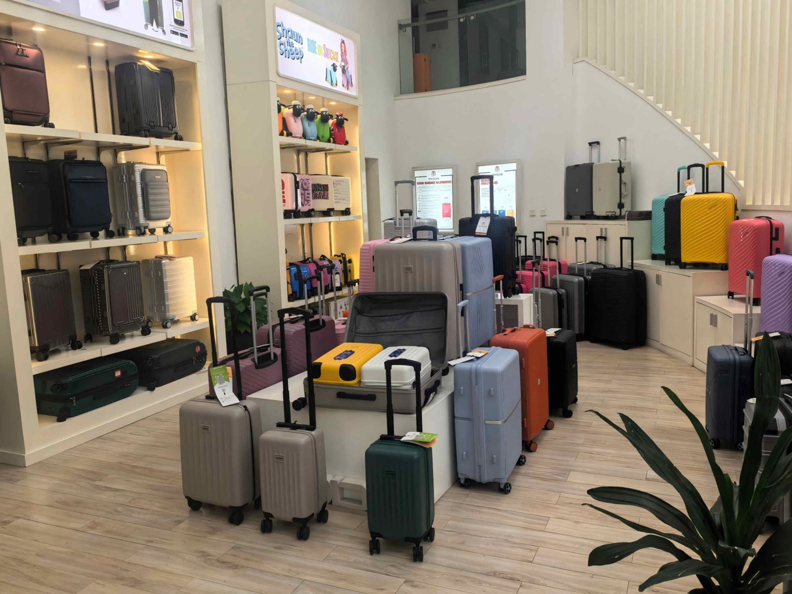 Hardshell luggage collection