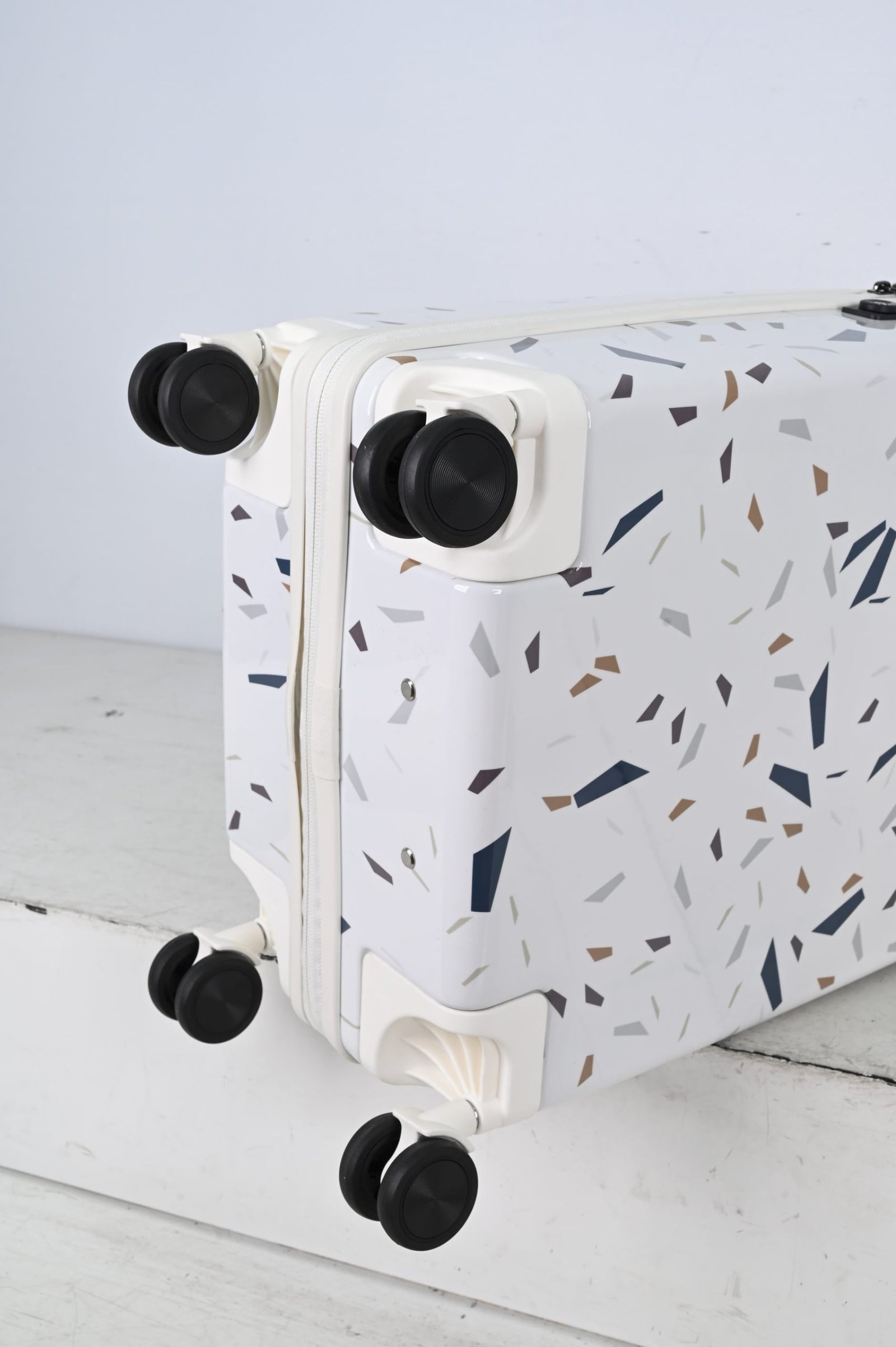 NN-2590 image 3